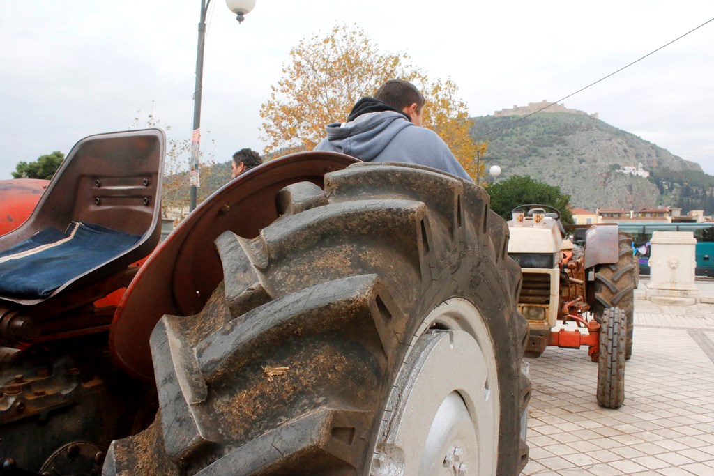 «Προθέρμανση» των τρακτέρ στη Λάρισα