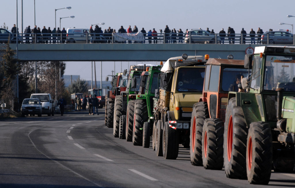 Αγρότες: Άνοιξαν οι δρόμοι σε Αίγιο και Αιτωλικό