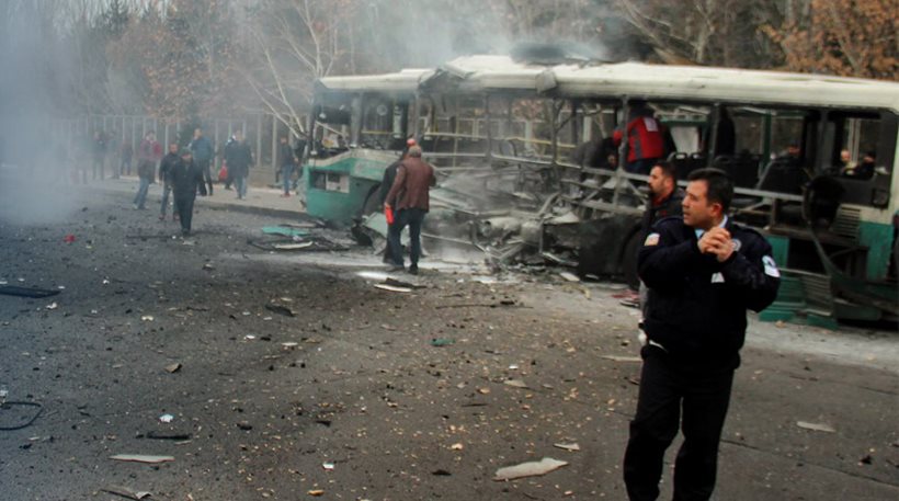 Τουρκία: Η στιγμή της φονικής έκρηξης στο λεωφορείο στην Καισάρεια (Προσοχή, σκληρό video)