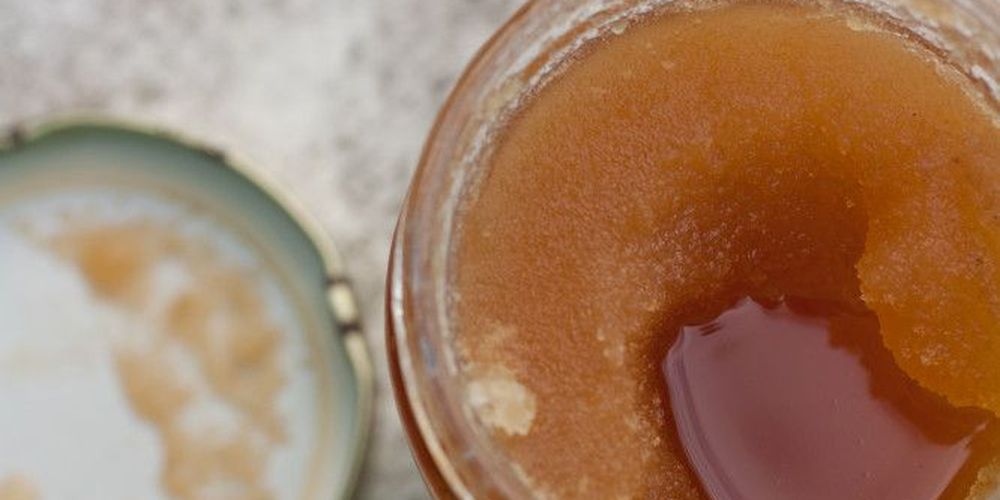 Ζαχαρωμένο μέλι; Πώς να το επαναφέρετε (video)