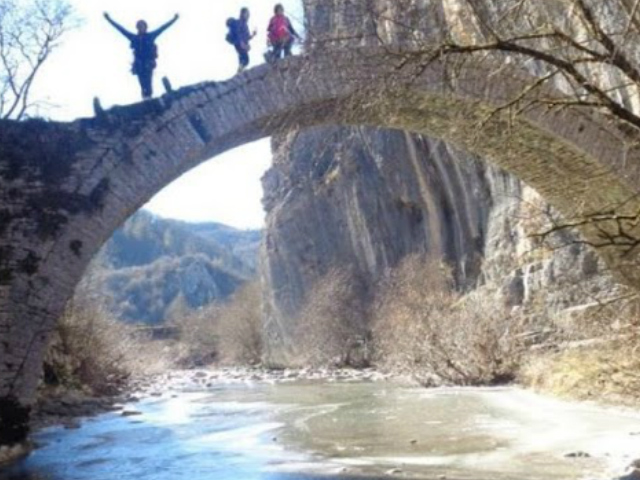Πάγωσαν τα ποτάμια στα Ζαγοροχώρια – Εντυπωσιακές φωτογραφίες