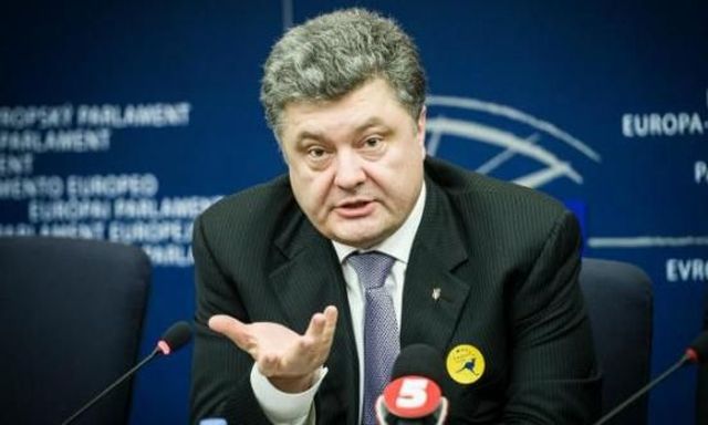 Ουκρανία: Διασώθηκε από το κράτος η μεγαλύτερη τράπεζα, ηρεμία ζητά ο Ποροσένκο