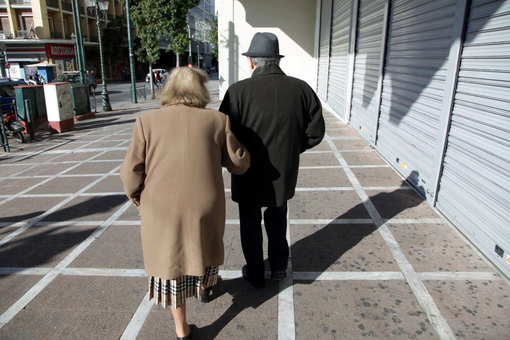 Σε ψαλίδι στις συντάξεις οδηγεί ο επανυπολογισμός – Αφορά 2,4 εκατομμυρία συνταξιούχους