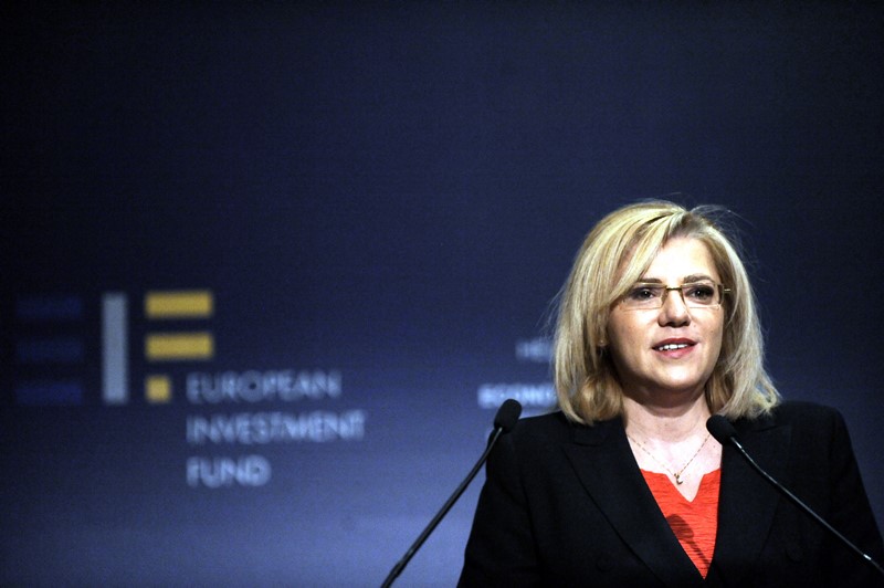 Επιτροπος Περιφερειακής Πολιτικής: Με επενδύσεις θα σταματήσει η μετανάστευση Ελλήνων επιστημόνων