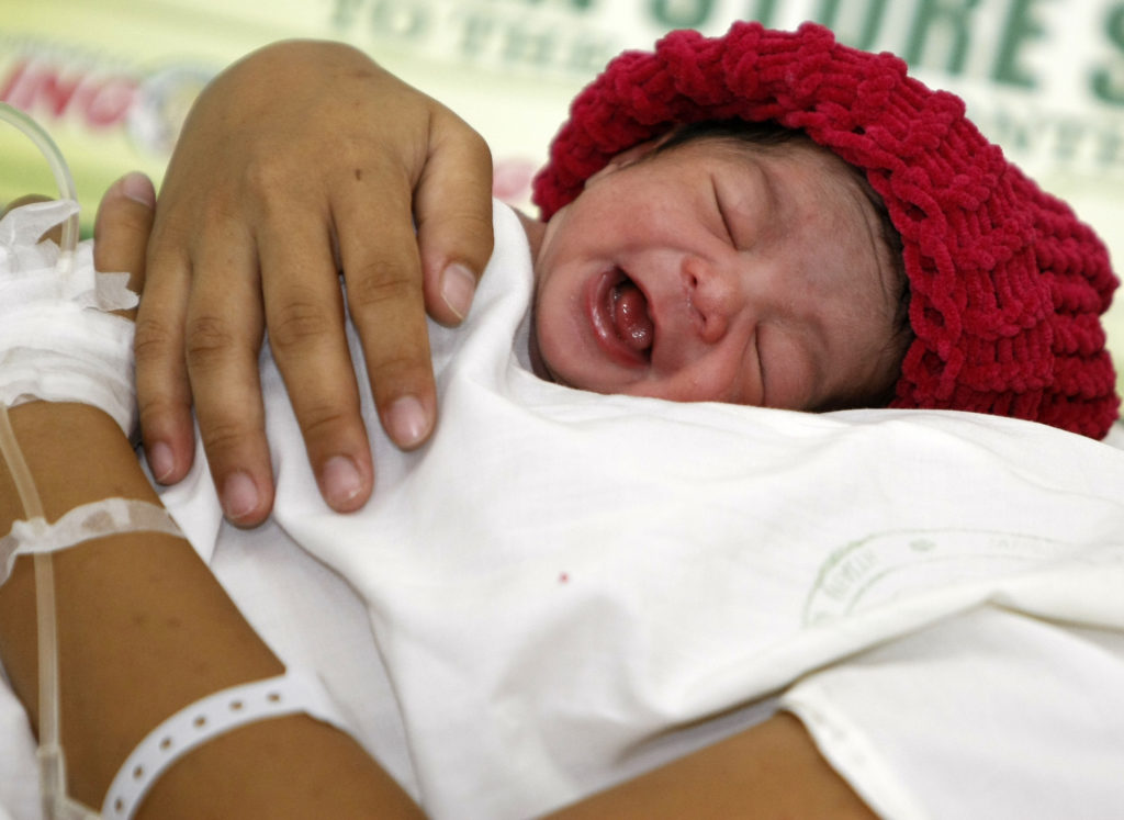 Αθήνα: 67χρονη γέννησε το παιδί της κόρης της