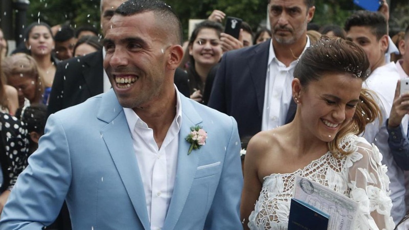 Παντρεύτηκε ο Τέβες με δώρο γάμου 100.000 ευρώ τη μέρα