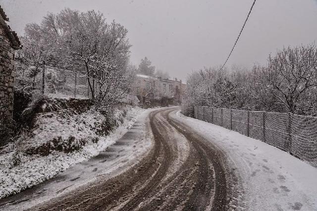 Χιόνια και αλυσίδες στην Καρδίτσα