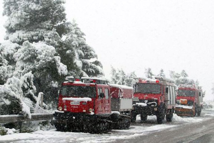 Αποκλεισμένοι από τα χιόνια κτηνοτρόφοι στα Σφακιά