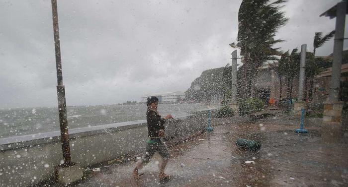 Τυφώνας απειλεί χιλιάδες κατοίκους στις Φιλιππίνες