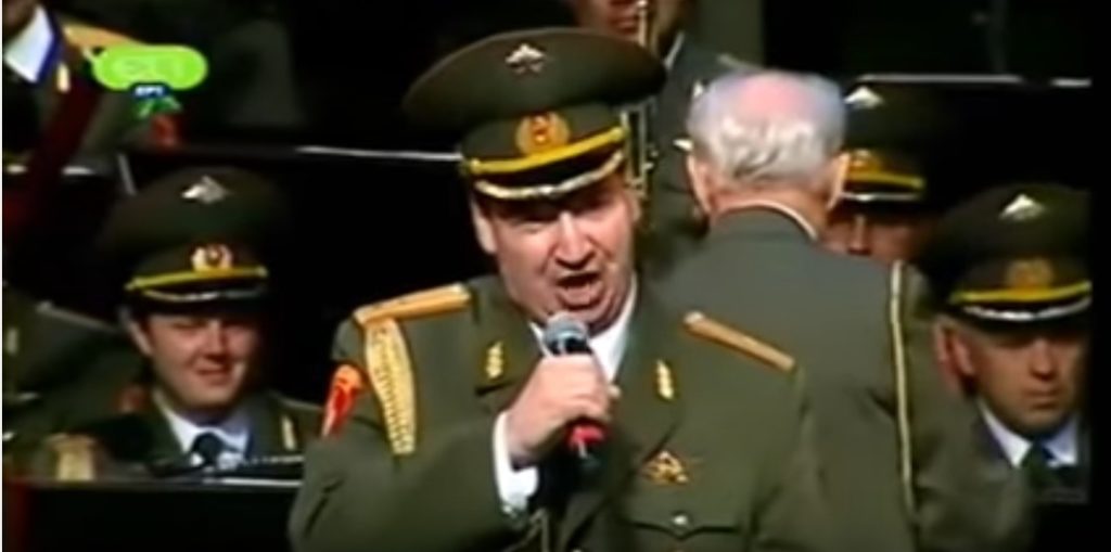 Συγκλονιστικό: Η χορωδία του Κόκκινου Στρατού, που ξεκληρίστηκε, τραγουδάει Θεοδωράκη (Video)