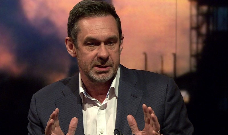 Με … Λουκάνικο οι ευχές του Paul Mason για τα Χριστούγεννα