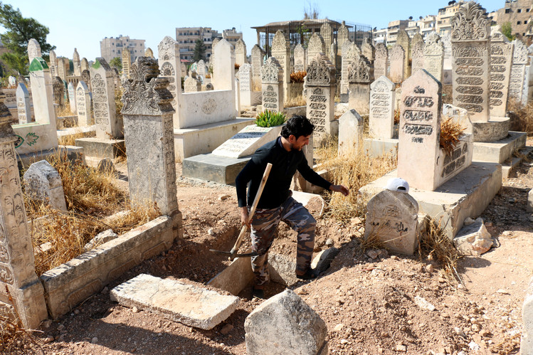 Η Ρωσία βρήκε ομαδικούς τάφους και όπλα στο Χαλέπι