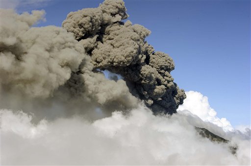 Μετεωρίτης πέφτει σε ηφαίστειο – Μοναδικό βίντεο (Video)