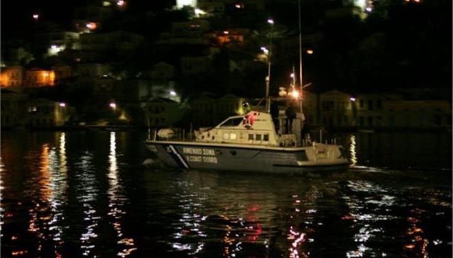 Μύκονος: Σκάφος τυλίχτηκε στις φλόγες και βυθίστηκε στην Ψαρού – Σώοι οι 10 επιβαίνοντες
