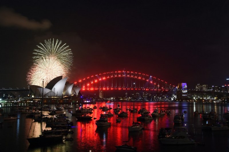 Το Σίδνεϊ καλωσόρισε το νέο χρόνο, όπως πάντα, εντυπωσιακά (video)