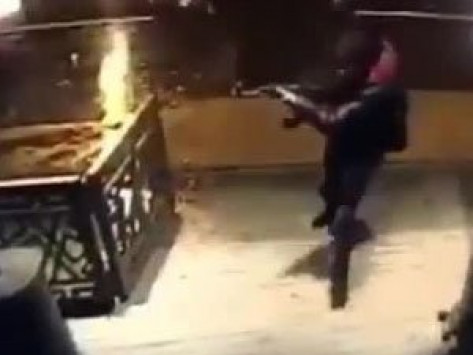 Κωνσταντινούπολη: Καρέ- καρέ η εισβολή του δράστη- Νέο βίντεο από το μακελειό (Video)