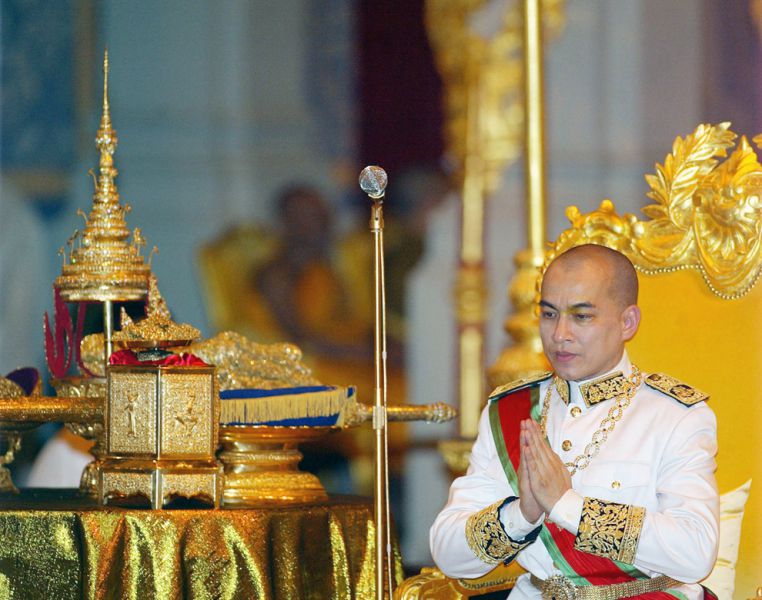 Καμπότζη: Καταζητούνται τρεις για προσβολή του βασιλιά λόγω… πορνογραφικής ανάρτησης