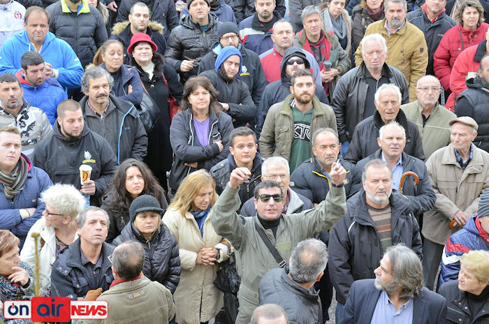 Δημαρχείο Μεσολογγίου: Πολίτες κάνουν ντου για το νερό