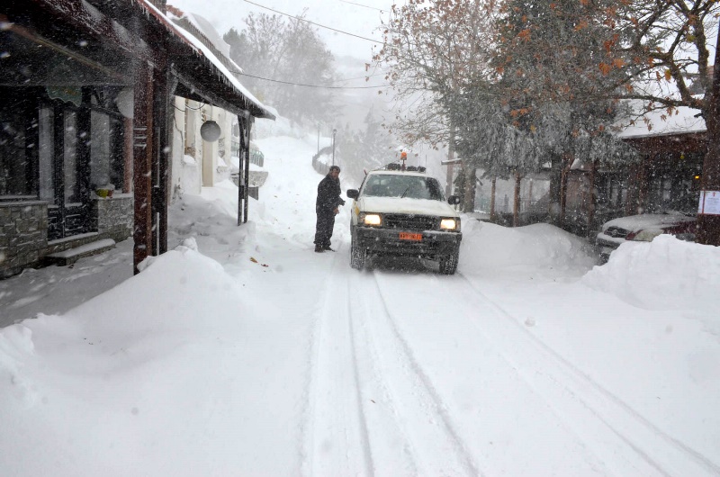 Χίος- Λέσβος- Πελοπόννησος ζουν «ιστορικές» χιονοπτώσεις- Πού είναι κλειστοί οι δρόμοι