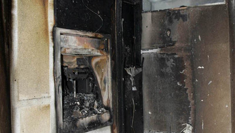 Χανιά: Στις φλόγες δύο ATM