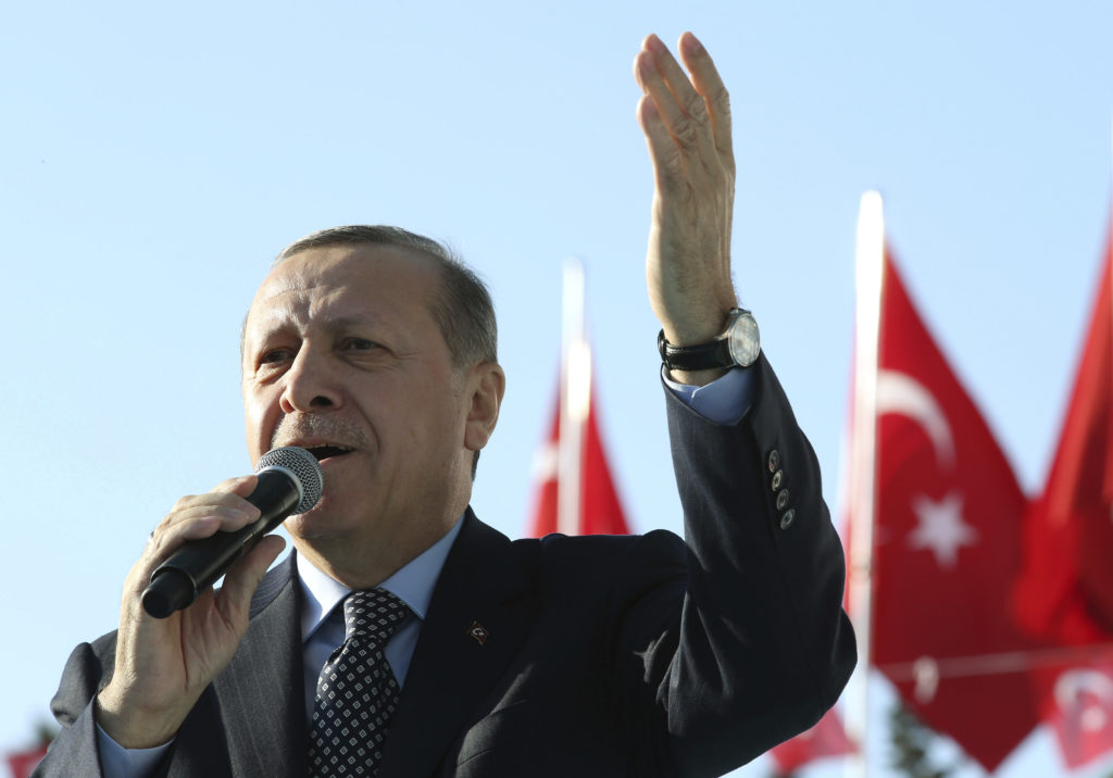 Τουρκία: Απειλεί με εκλογές ο Ερντογάν αν δεν γίνει… σουλτάνος