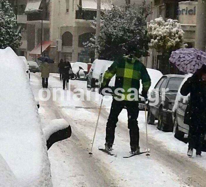 Λάρισα: Viral έγινε ο Λαρισαίος σκιέρ στους δρόμους της πόλης (Video)