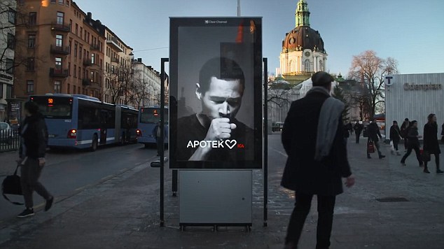 Σουηδία: Διαφημιστική πινακίδα «βήχει» στον καπνό του τσιγάρου (Video)