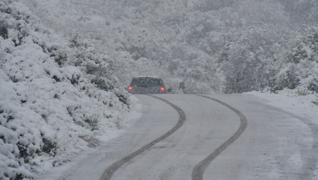 Απαγόρευση κυκλοφορίας φορτηγών στην Κορίνθου-Πατρών λόγω του χιονιά