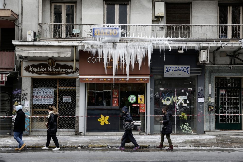 Και στην Λάρισα κλειστά τα εμπορικά λόγω κακοκαιρίας