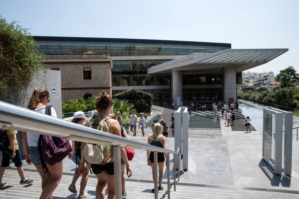 Το Μουσείο Ακρόπολης τιμά τα 1.900 χρόνια από την άνοδο στον θρόνο του Αδριανού