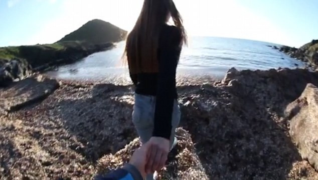 Φρίκη ή «πλάκα»; – Νεαρός σπρώχνει από βράχο την κοπέλα του (Προσοχή: Σκληρό video)