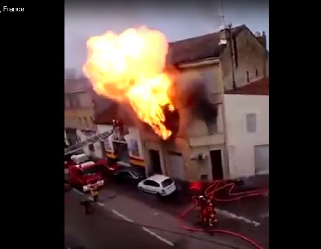 Ισχυρές εκρήξεις στη Μασσαλία (Video)
