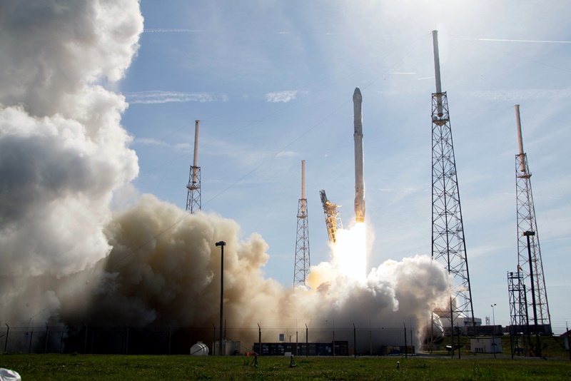 Νέος πύραυλος με δορυφόρους από την SpaceX