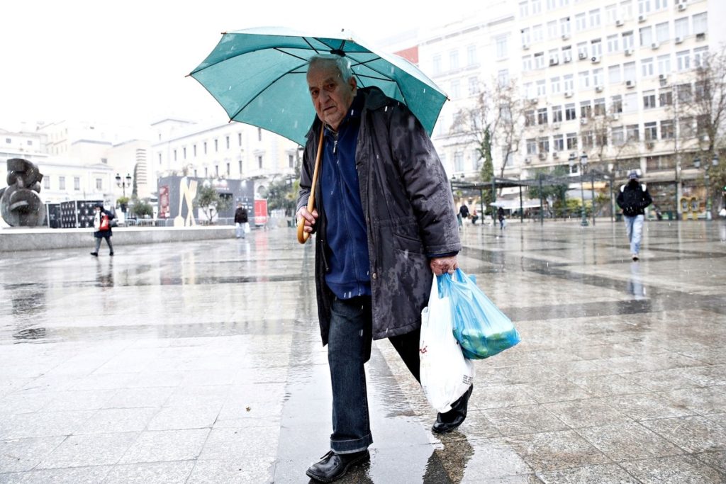 Βροχές, καταιγίδες και χιόνια σαρώνουν και σήμερα τη χώρα