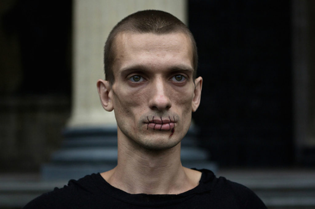 Ρώσος καλλιτέχνης – ακτιβιστής ζητά πολιτικό άσυλο στη Γαλλία