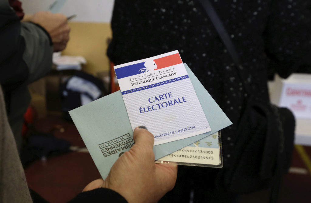 Γαλλία: Αμόν και Βαλς στον β’ γύρο για το χρίσμα των Σοσιαλιστών για τις προεδρικές εκλογές