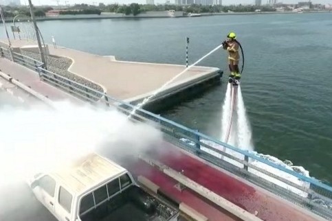Ντουμπάι: Οι ιπτάμενοι πυροσβέστες – Δείτε το βίντεο (Video)