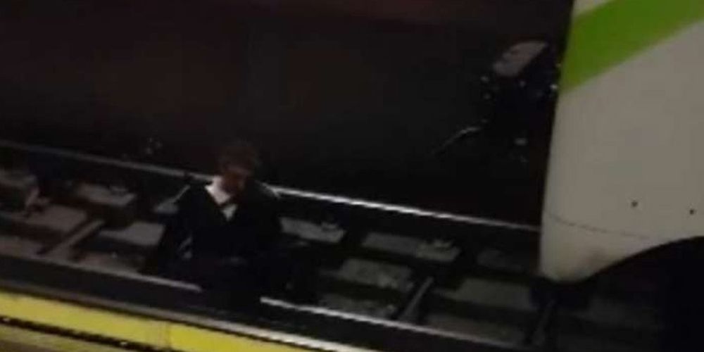 Άνδρας έπεσε στις γραμμές του μετρό στο Σύνταγμα (Photos)