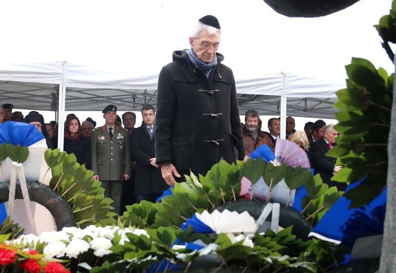 Φορώντας το εβραϊκό κιπά τίμησε τους Εβραίους της Θεσσαλονίκης ο Γ. Μπουτάρης