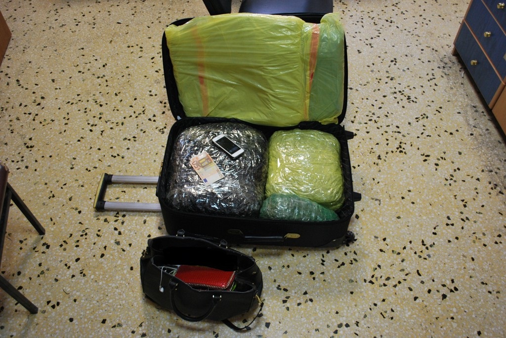 Ηγουμενίτσα: Βαλίτσα με 13 κιλά κάνναβης
