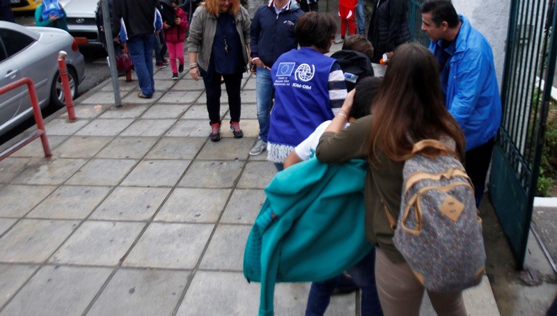 Εγκαταλείπουν το 1ο Δημοτικό Σχολείο Περάματος οι μαθητές για τα προσφυγόπουλα