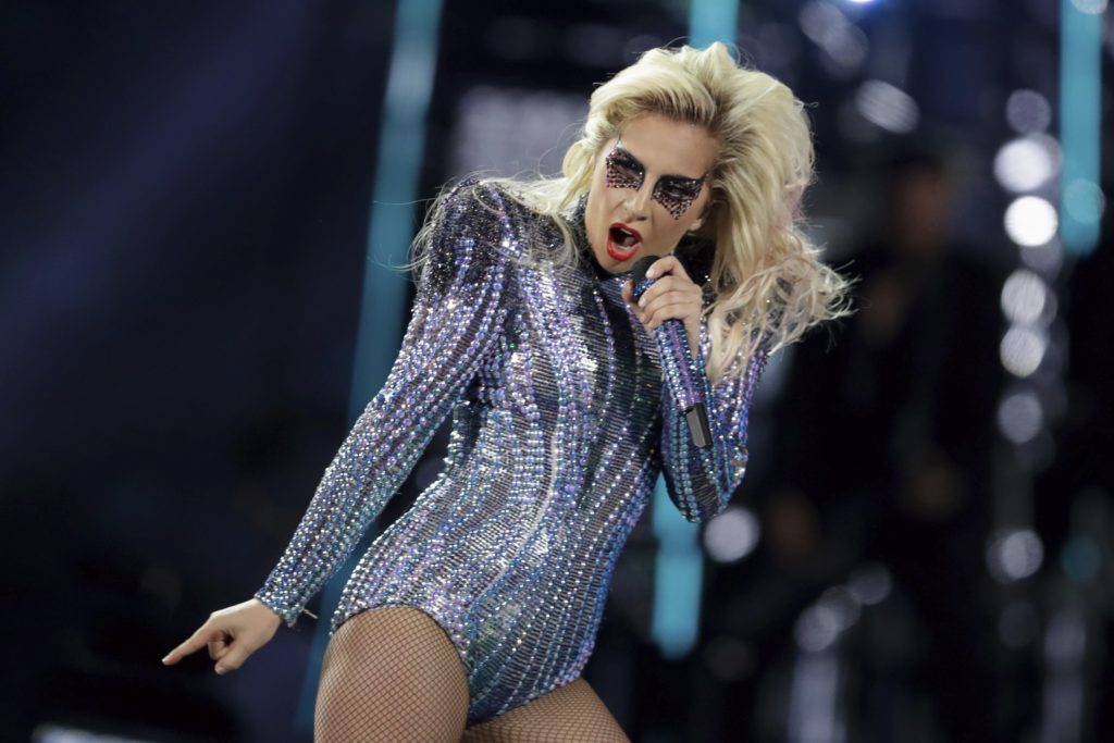 Super Bowl: Πώς η Lady Gaga κατάφερε να μαγνητίσει τα βλέμματα (Video)