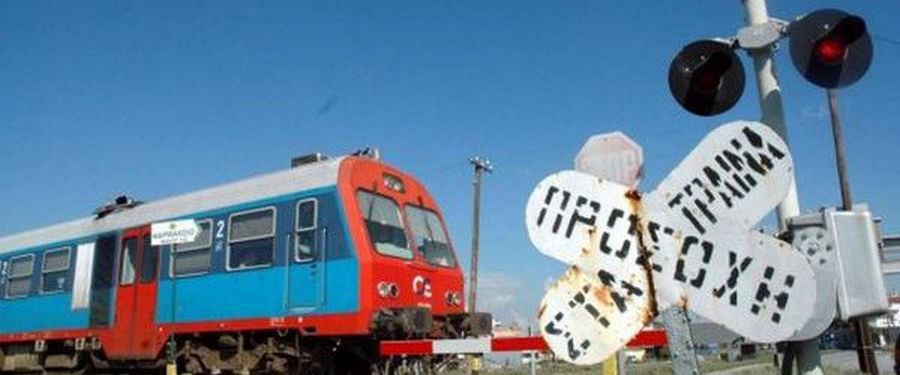Τραγωδία: Παρασύρθηκε από τρένο ενώ μάζευε χόρτα
