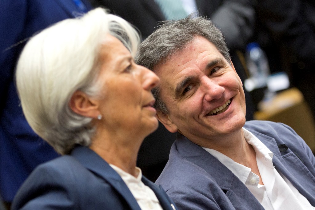 Financial Times: Η Ελλάδα δίχασε το ΔΝΤ