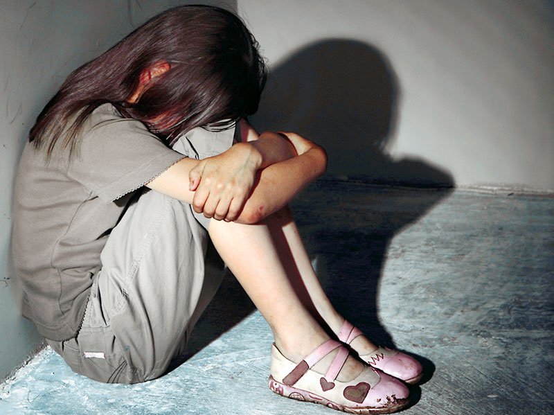 Φρίκη στην Κύπρο: Μάνα κακοποιούσε το 9χρονο κοριτσάκι της μαζί με τον σύντροφό της