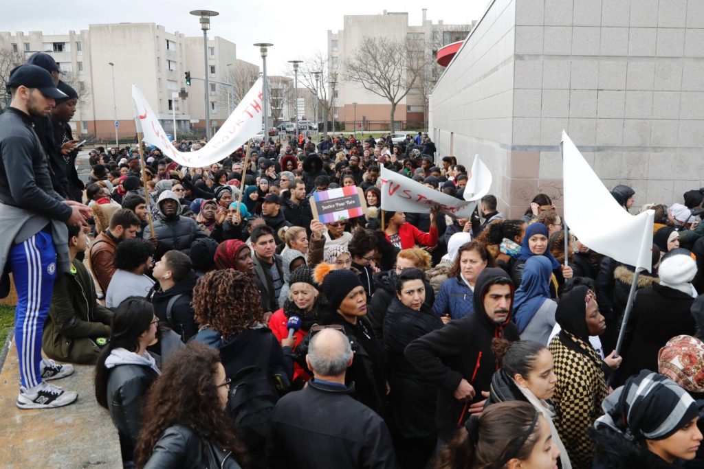 Γαλλία: Ταραχές στο Παρίσι μετά το βιασμό 22χρονου με γκλομπ από αστυνομικό (Photos)