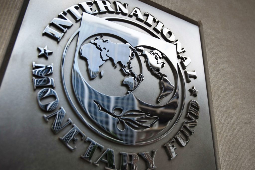 Ομαδικά πυρά κατά ΔΝΤ από Τσακαλώτο και Στουρνάρα