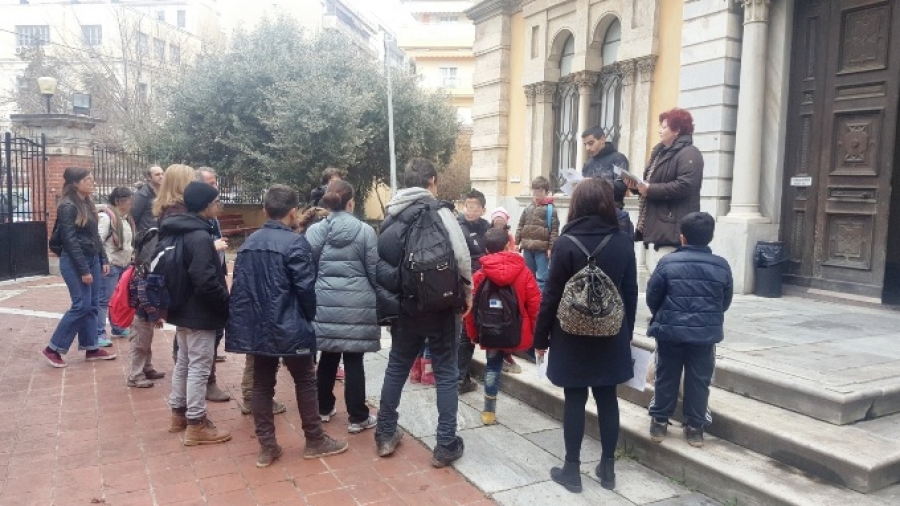 Προσφυγόπουλα ξεναγήθηκαν στο Γενί Τζαμί στη Θεσσαλονίκη