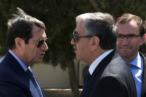 Κυπριακό: Νέα συνάντηση Αναστασιάδη – Ακιντζί, αισιόδοξος ο Έσπεν Άιντε, το «βιολί της» η Άγκυρα