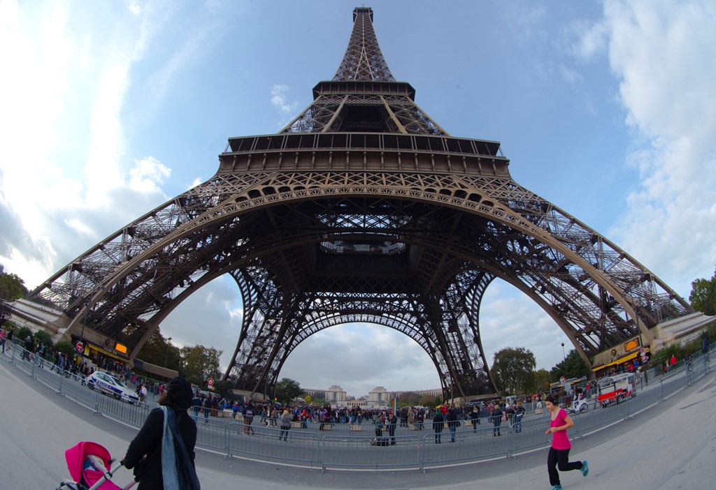 Παρίσι: Στο ψυχιατρείο ο δράστης της επίθεσης με μαχαίρι στον Πύργο του Άιφελ